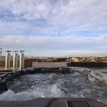 360 Panorama • Rooftop Jacuzzi • Downtown Luxury Budapeszt