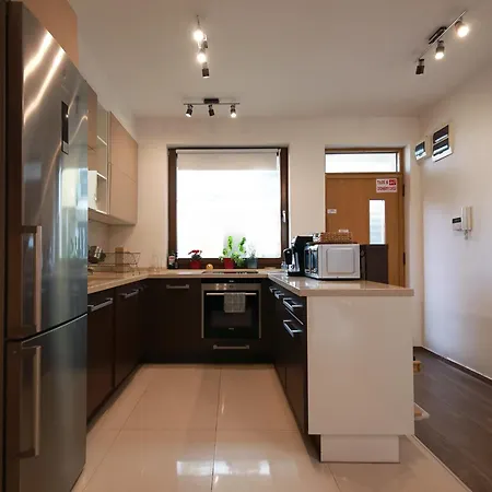 Apartament 360 Panorama • Rooftop Jacuzzi • Downtown Luxury *
