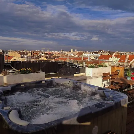 360 Panorama • Rooftop Jacuzzi • Downtown Luxury