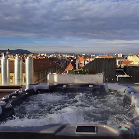 360 Panorama • Rooftop Jacuzzi • Downtown Luxury *